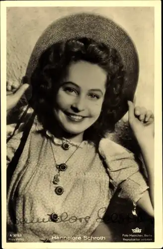 Ak Schauspielerin Hannelore Schroth, Portrait, Hut, Tobis Film, Ross A 3075 1