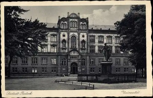 Ak Hansestadt Rostock, Universität, Außenansicht, Denkmal