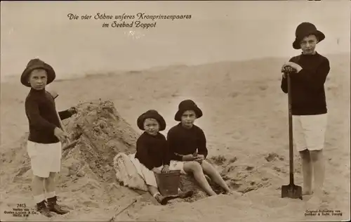 Ak Sopot Zoppot Polen, Söhne des Kronprinzen Wilhelm von Preußen am Strand