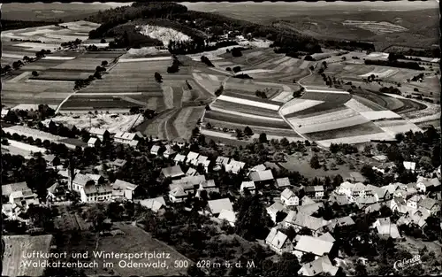 Ak Waldkatzenbach Waldbrunn im Odenwald, Luftkurort und Wintersportplatz, Luftaufnahme