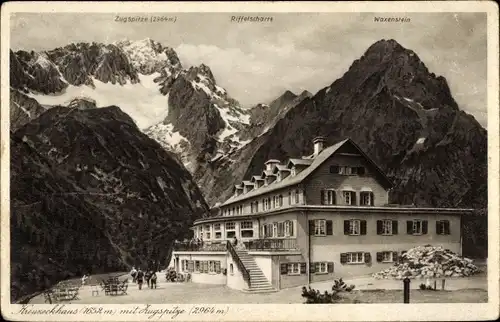 Ak Garmisch Partenkirchen, Kreuzeckhaus mit Zugspitze, Riffelscharre, Waxenstein