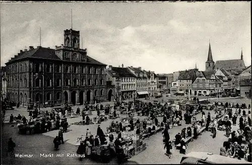 Ak Weimar in Thüringen, Markt mit Rathaus, Kirchtürme, Marktszene