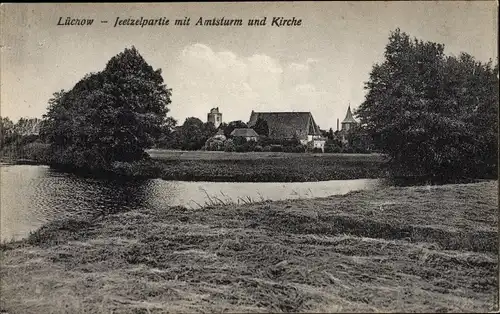 Ak Lüchow im Wendland, Jeetzelpartie mit Blick auf Amtsturm und Kirche