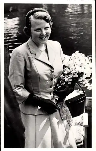 Ak Amsterdam Nordholland, Prinzessin Beatrix der Niederlande, Portrait 1956