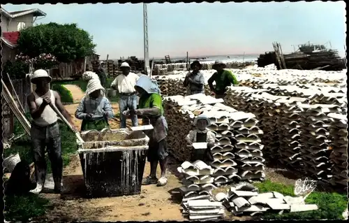 Ak Arcachon Gironde, Travaux Ostréicoles, le Chaulage des tuiles