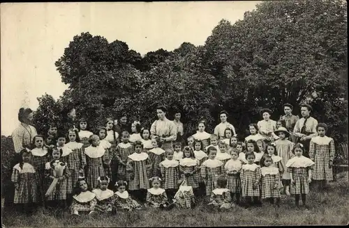 Foto Ak Paris XV. Arrondissement Vaugirard, Gruppenbild der Kinder, Kinderfürsorge