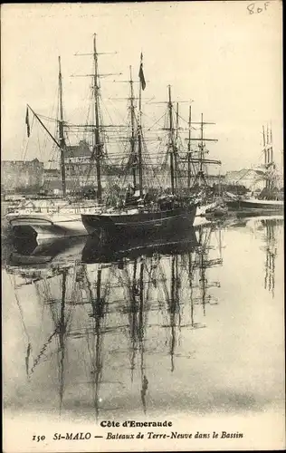 Ak Saint Malo Ille et Vilaine Bretagne, Bateaux de Terre-Neuve dans le Bassin