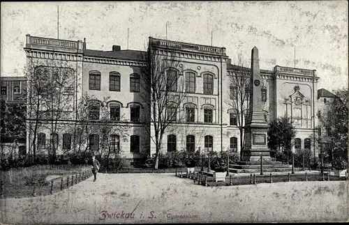 Ak Zwickau in Sachsen, Blick auf das Gymnasium mit Obelisk