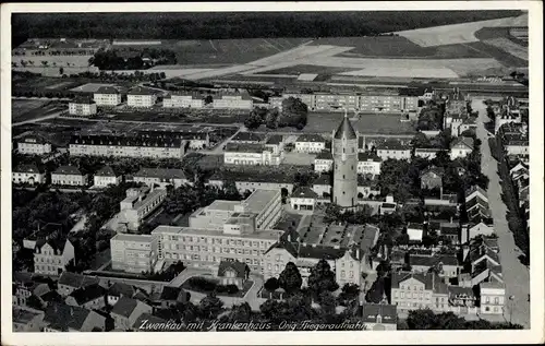 Ak Zwenkau in Sachsen, Fliegeraufnahme, Blick auf Stadt und Krankenhaus, Wasserturm