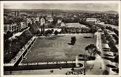 Ak Wiesbaden in Hessen, Reisinger Brunnenanlage mit Blick auf Stadt und Taunus