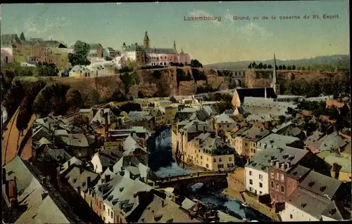 Ak Grund Luxemburg, vue de la caserne du St. Esprit, Fluss, Brücke, Kirchturm