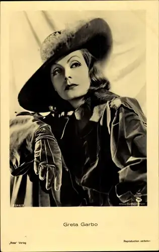 Ak Schauspielerin Greta Garbo, Portrait, Hut, Handschuhe