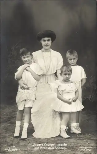 Ak Kronprinzessin Cecilie von Preußen, Wilhelm, Louis Ferdinand, Hubertus