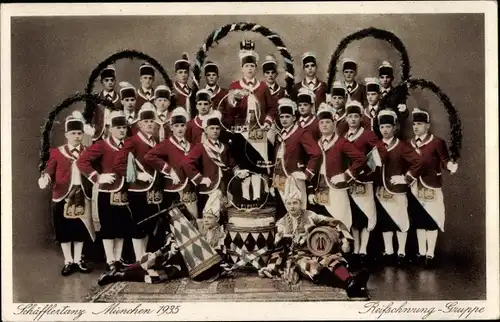 Ak Schäfflertanz München 1935, Reifschwung Gruppe in Trachten