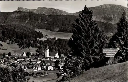 Ak Oberstaufen im Allgäu, Panorama mit Rindalphorn und Hochgrat, Kirche