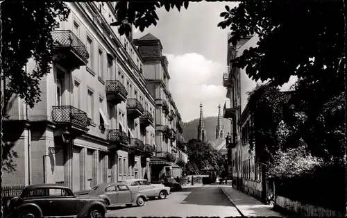 Ak Baden-Baden am Schwarzwald, Brenners Parkhotel, Kirche, Straßenansicht