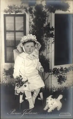 Ak Juliana der Niederlande als Kind, Stoffhund