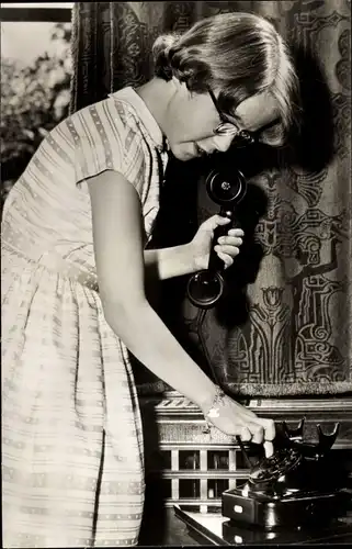 Ak Prinzessin Marijke der Niederlande, Telefon, Paleis Soestdijk 1958