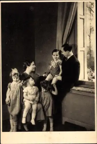 Ak Le Comte de Paris, Madame la Comtesse de Paris et leurs Enfants