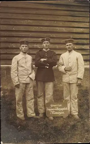 Foto Ak Münsingen in Württemberg, Gruppenportrait auf dem Truppenübungsplatz