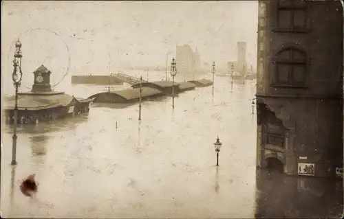 Foto Ak Köln am Rhein, Hochwasser am Ort, überschwemmte Häuser