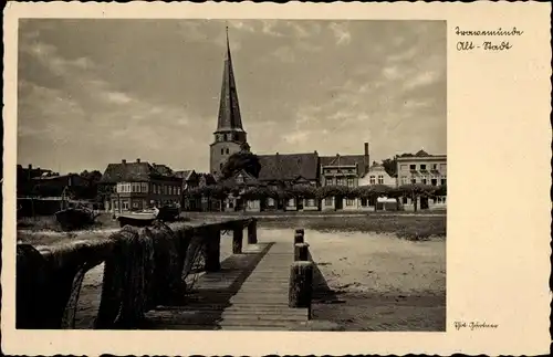 Ak Travemünde Lübeck Schleswig Holstein, Blick vom Steg auf die Altstadt, Kirche