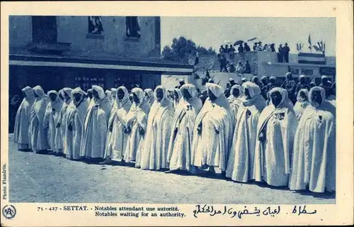 Ak Settat Marokko, Notables attendant une autorité, Beamte