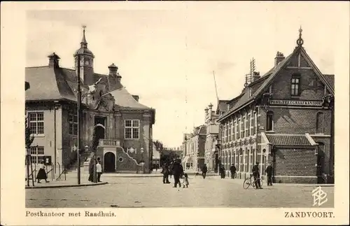 Ak Zandvoort Nordholland Niederlande, Postkantoor met Raadhuis, Straßenszene