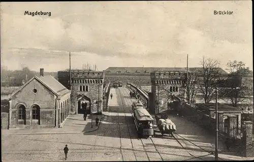 Ak Magdeburg, Brücktor, Straßenbahn