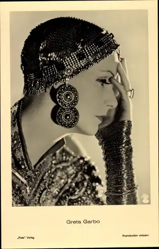 Ak Schauspielerin Greta Garbo, Kopfschmuck, Portrait, Ross