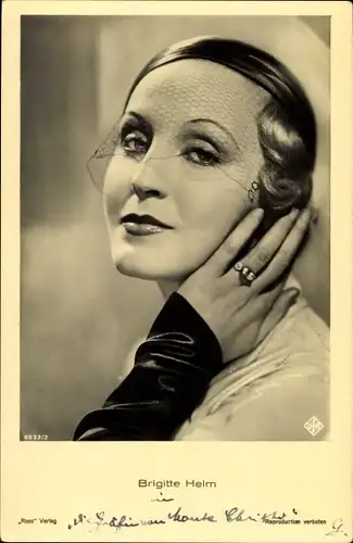 Ak Schauspielerin Brigitte Helm, bekannt aus Metropolis, Portrait mit Schleier, Ross Nr. 6832/2