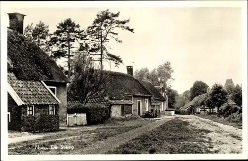 Ak Norg Drenthe, De Steeg, Häuser mit Reetdächern