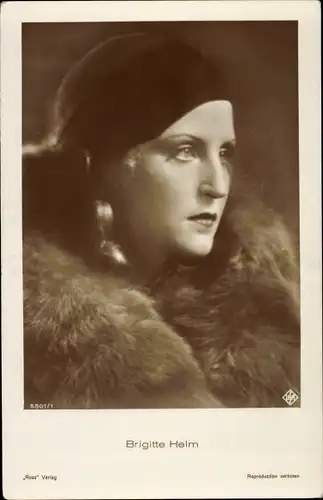 Ak Schauspielerin Brigitte Helm, bekannt aus Metropolis, Portrait mit Pelzstola, Ross Nr. 5501/1