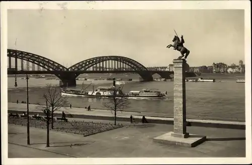 Ak Düsseldorf am Rhein, Ulanendenkmal, Rheinbrücke