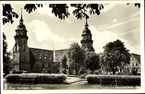 Ak Freudenstadt im Nordschwarzwald, Eine sonnige Stunde an der Kirche