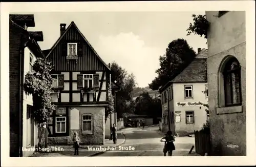 Ak Leutenberg in Thüringen, Wurzbacher Straße, Fachwerkhaus, Passanten, Bayerische Bierstube