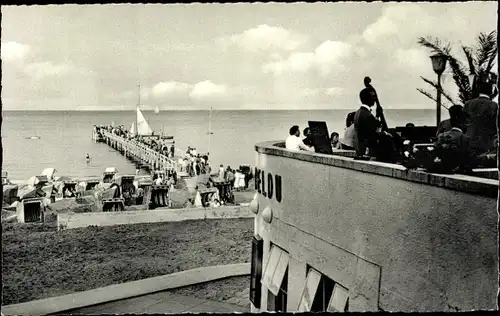 Ak Ostseebad Timmendorfer Strand, Strand mit Blick zur Landungsbrücke