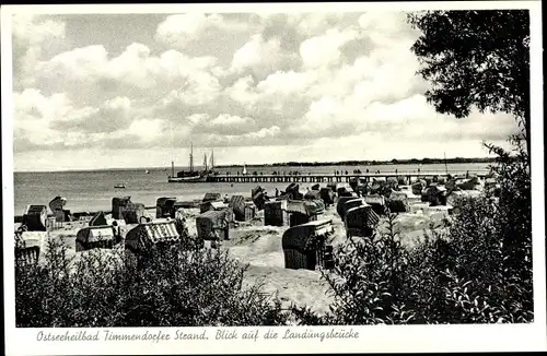 Ak Ostseebad Timmendorfer Strand, Blick auf die Landungsbrücke, Strandkörbe