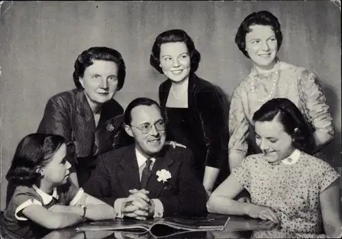 Ak Juliana der Niederlande, Prinz Bernhard der Niederlande, Prinzessinnen, Beatrix