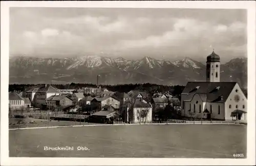 Ak Bruckmühl in Oberbayern, Kirche, Ort
