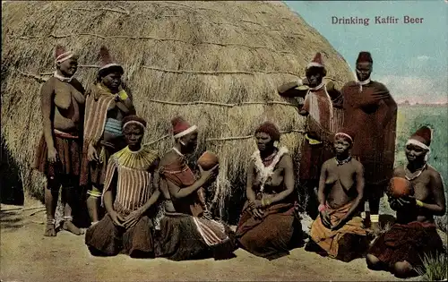 Ak Afrika, Drinking Kaffir Beer, barbusige Frauen, Strohhütte