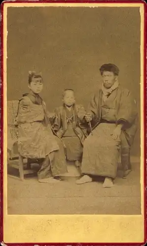CdV Volkstypen Japan, Mann, junge Frau, Kind