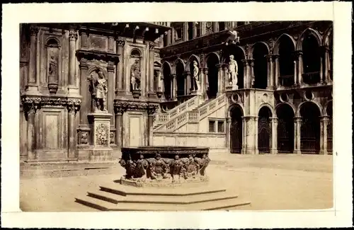 CdV Venezia Venedig Veneto, Dogenpalast, Innenhof, Brunnen