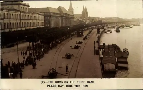 Foto Ak Köln am Rhein, Peace Day, June 28th, 1919, The Guns On The Rhine Bank