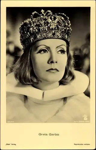 Ak Schauspielerin Greta Garbo, Portrait mit Krone