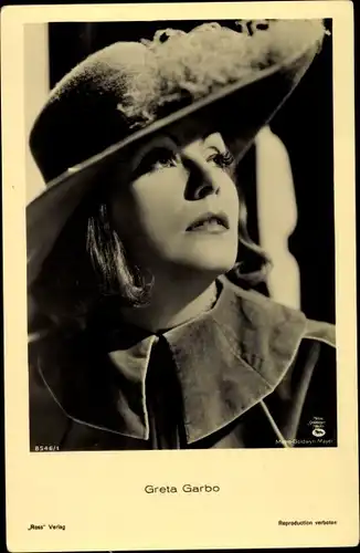Ak Schauspielerin Greta Garbo, Portrait mit Hut