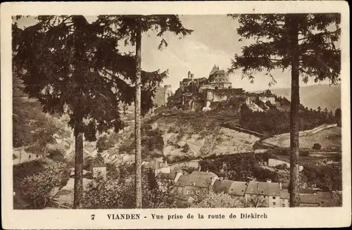 Ak Vianden Luxemburg, Vue prise de la route de Diekirch