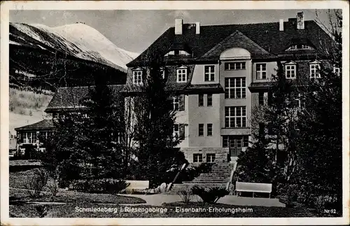 Ak Kowary Schmiedeberg im Riesengebirge Schlesien, Eisenbahn Erholungsheim