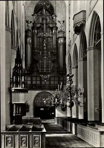 Ak Stralsund in Vorpommern, Kirche St. Marien (13. Jh.), Stellwagen-Orgel, Kronleuchter