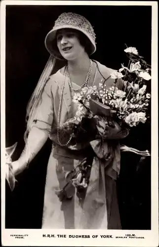 Ak The Duchess of York, Britisches Königshaus, Blumenstrauß